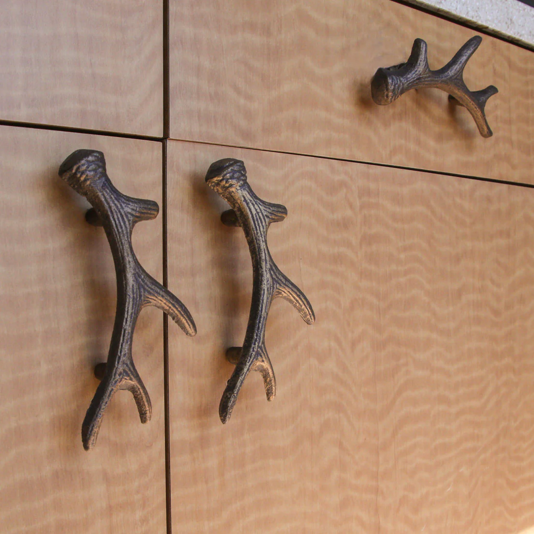 Antique Bronze Finish Cast Iron Deer Antler Drawer Pull Cabinet Handle Set of 6 - Image 4