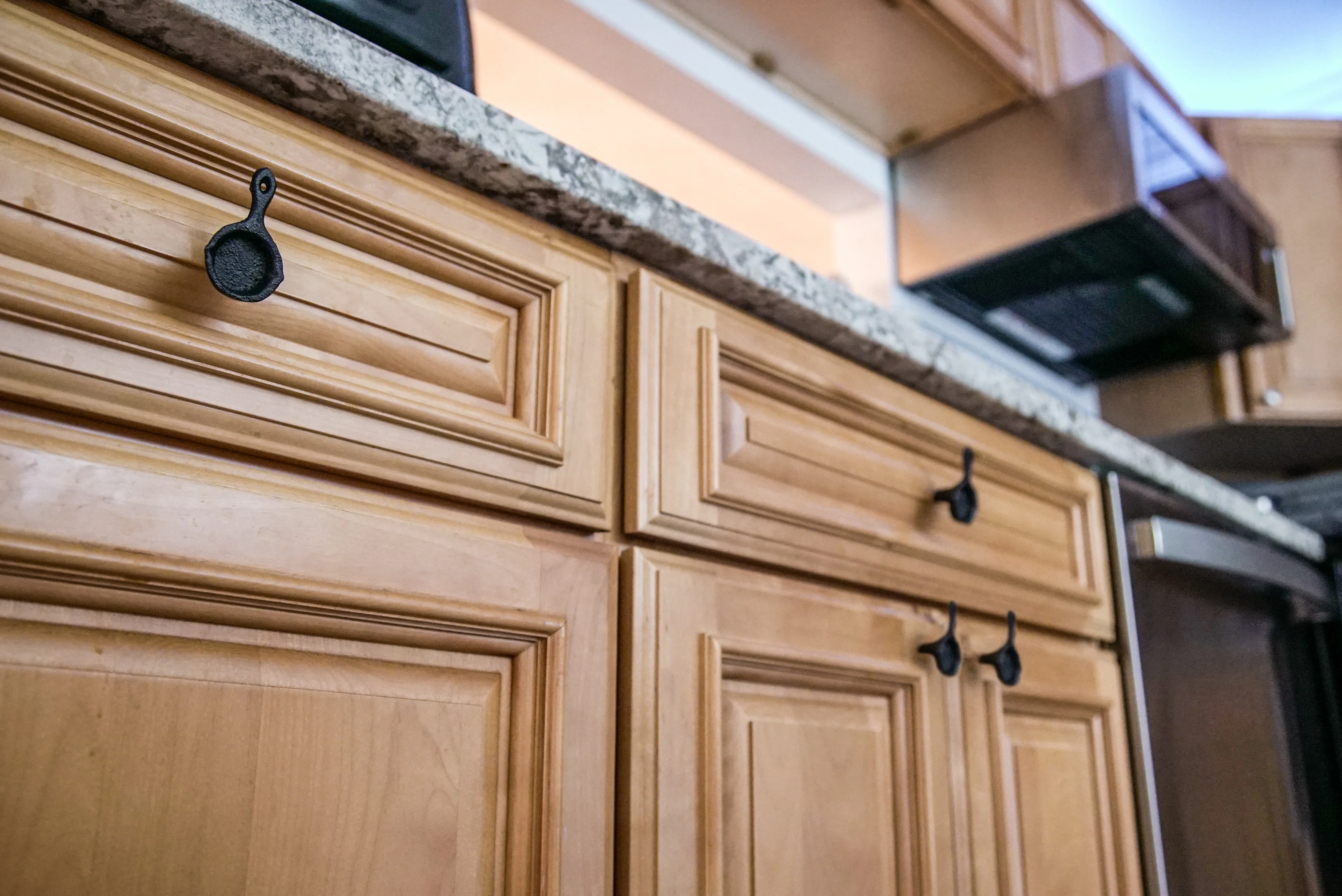 Set of 6 Mini Cast Iron Skillet Drawer Pulls Decorative Kitchen Cabinet Knobs - Image 6