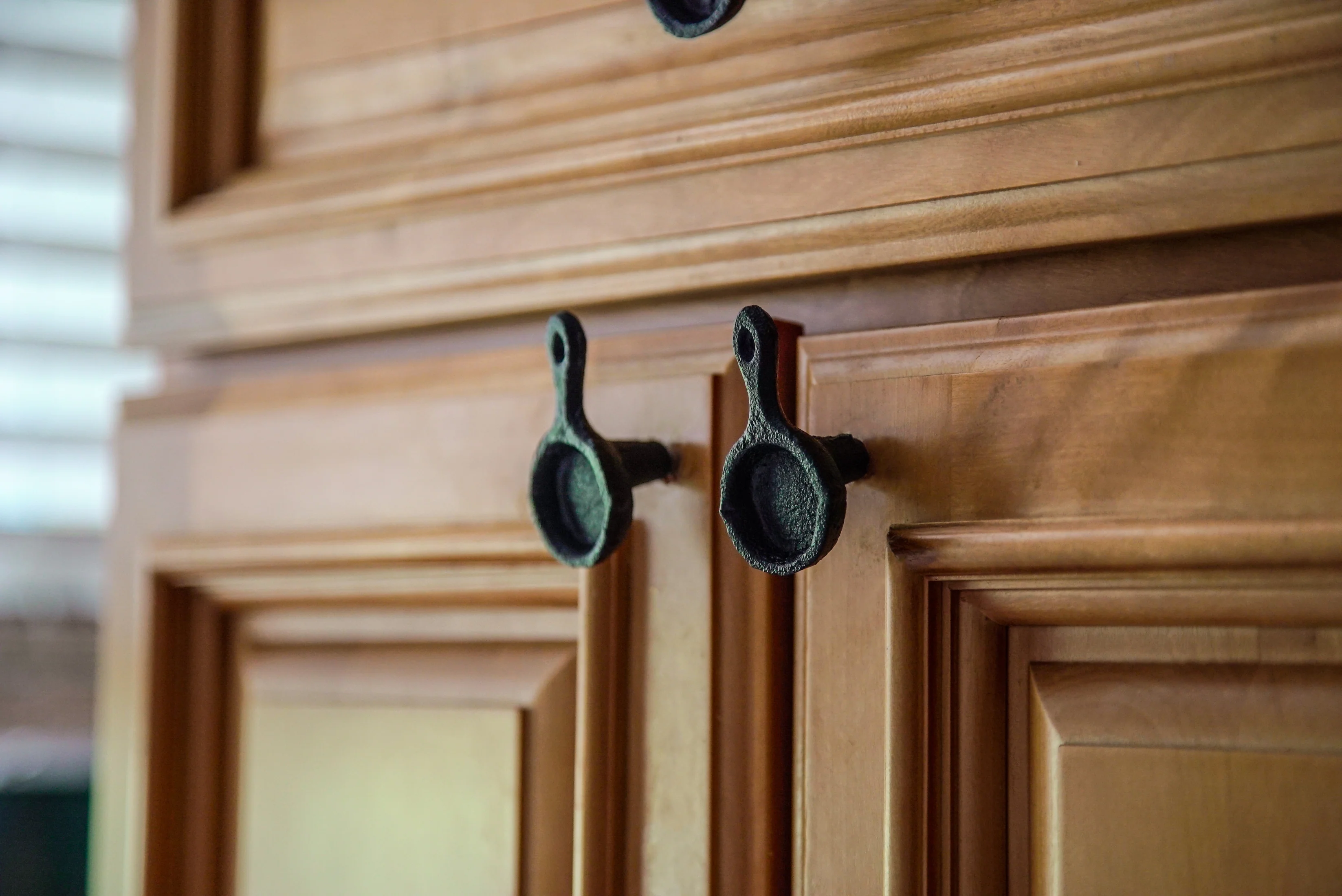 Set of 6 Mini Cast Iron Skillet Drawer Pulls Decorative Kitchen Cabinet Knobs - Image 8