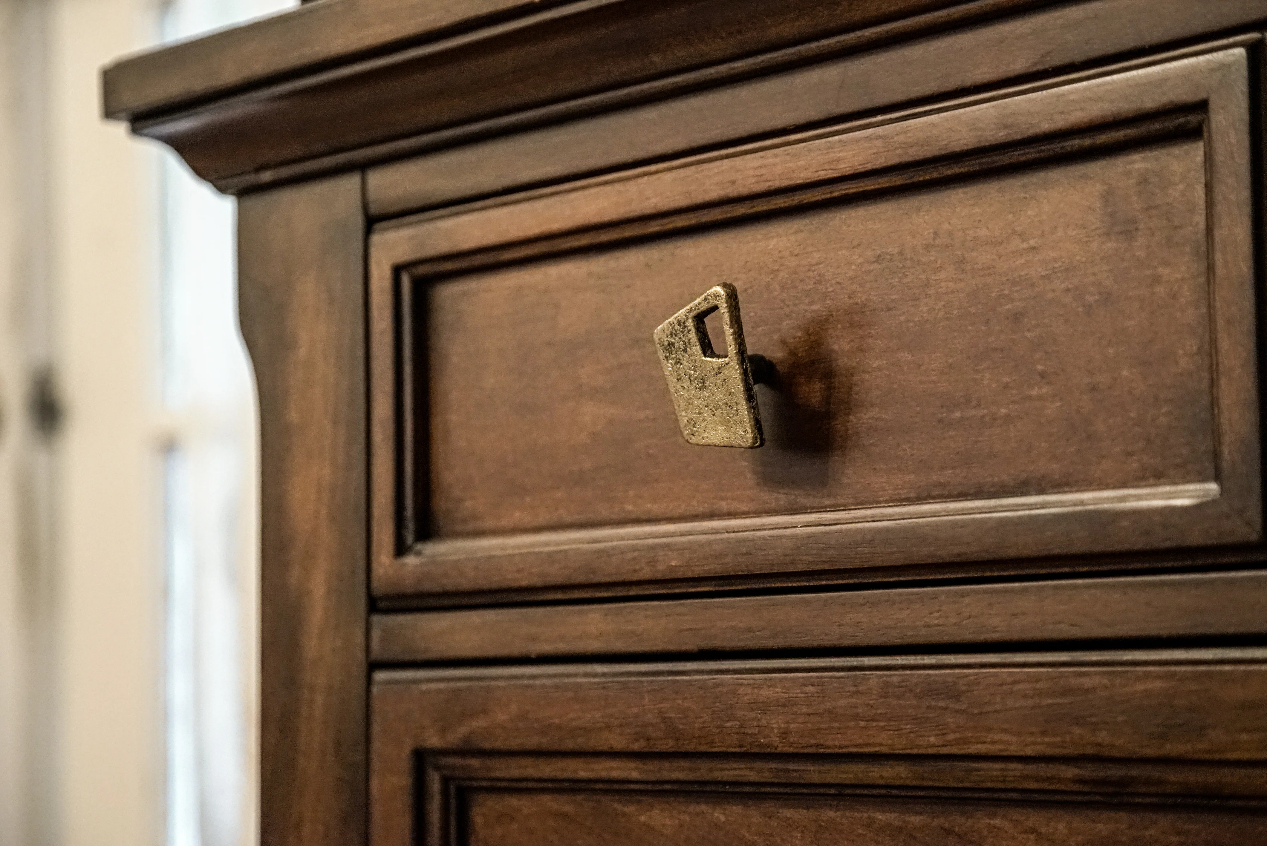 Set of 6 Antique Gold Finish Mid Century Modern Atomic Shape Cast Iron Drawer Pull Cabinet Knobs - Image 4