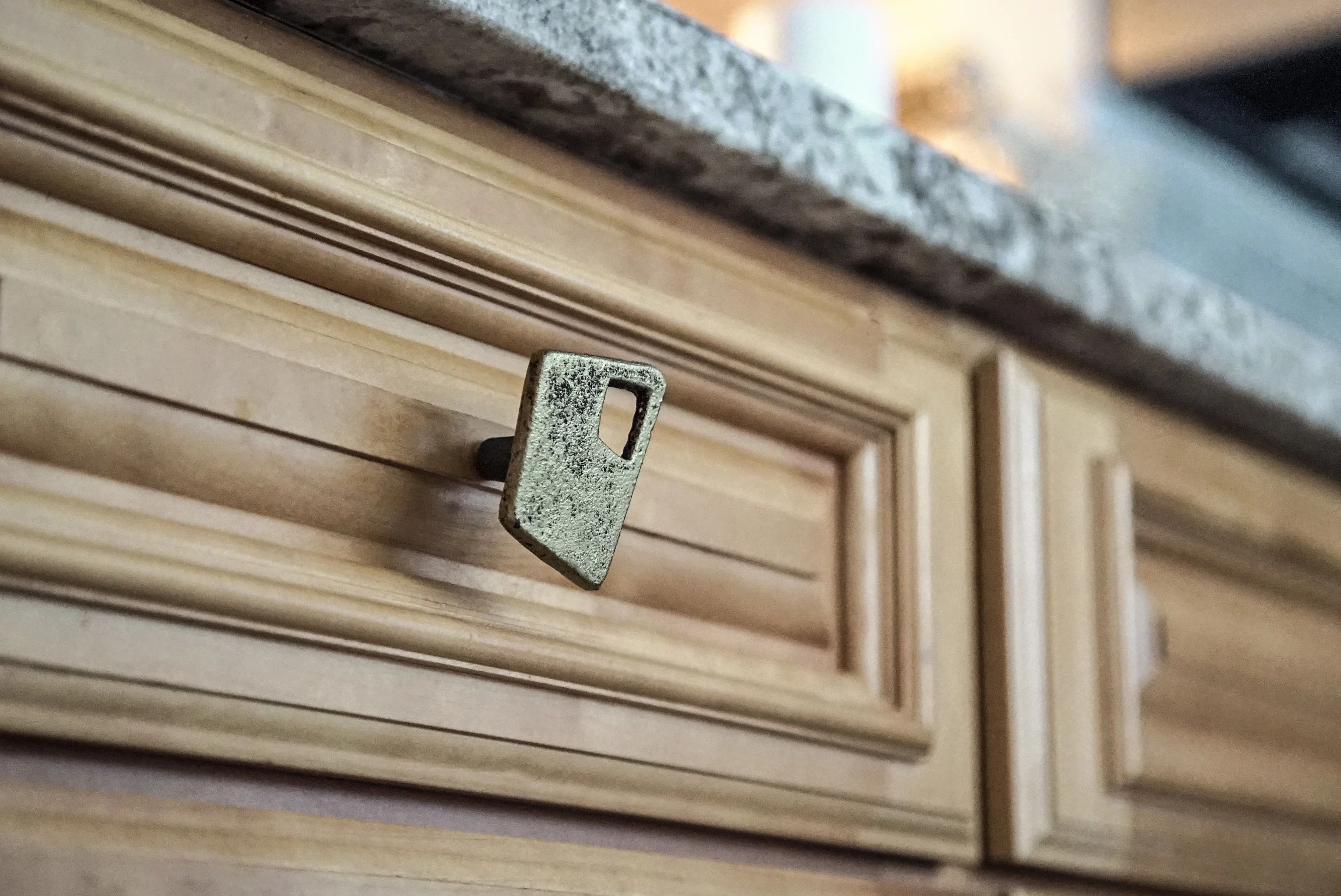 Set of 6 Antique Gold Finish Mid Century Modern Atomic Shape Cast Iron Drawer Pull Cabinet Knobs - Image 7