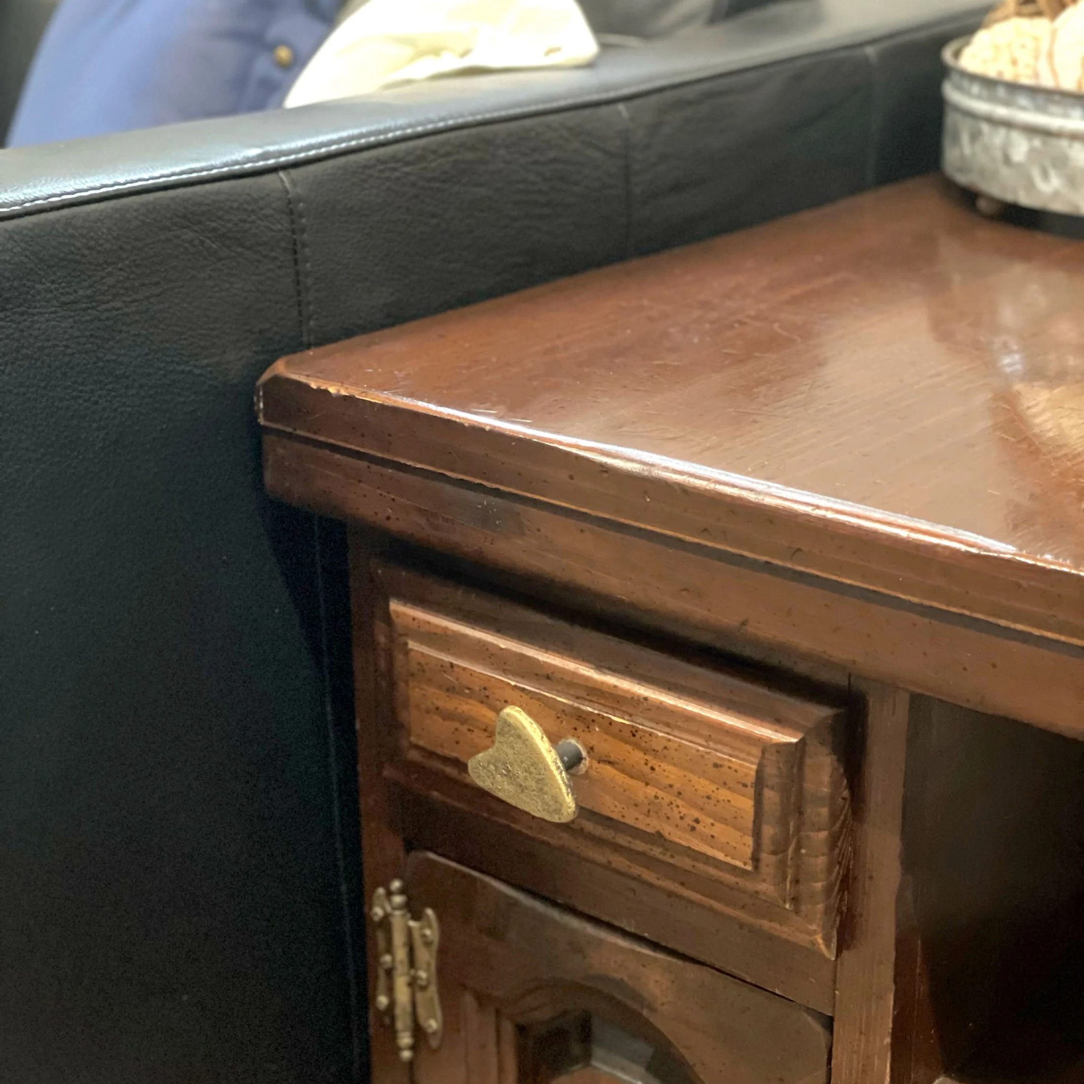 Set of 6 Antique Gold Finish Mid Century Modern Atomic Shape Cast Iron Drawer Pull Cabinet Knobs - Image 9