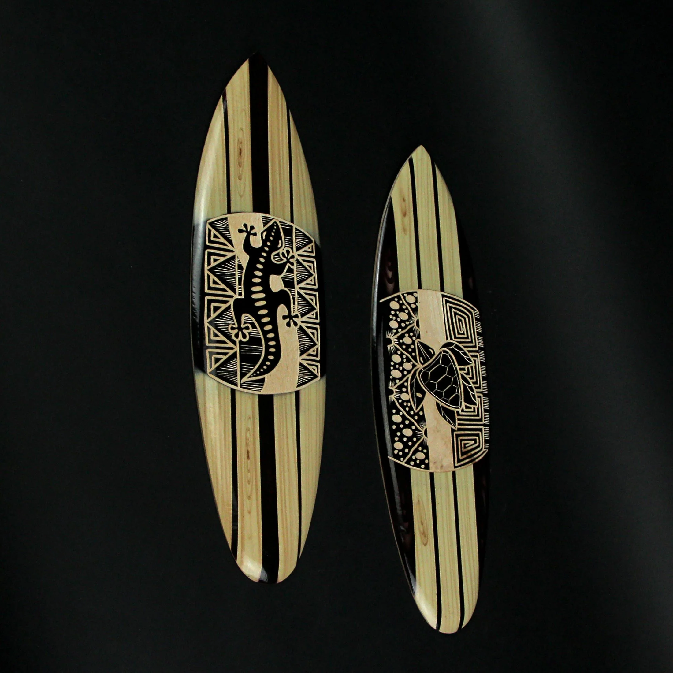 Set Of 2 Hand Crafted Wooden Gecko and Sea Turtle Design Surfboard Wall Hangings 20 Inches - Image 5