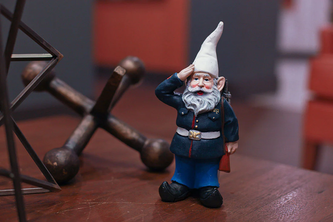 8 inch Dress Blues Bill Saluting U.S. Marine Military Garden and Shelf Gnome Statue Patriotic Decor - Image 4